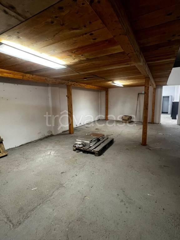 locale commerciale in affitto a Roma in zona Casal Morena