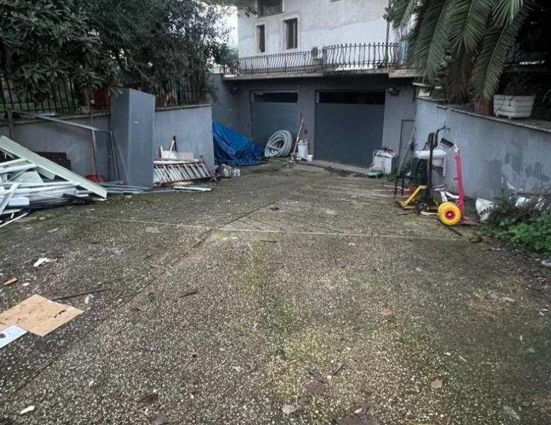 locale commerciale in affitto a Roma in zona Casal Morena