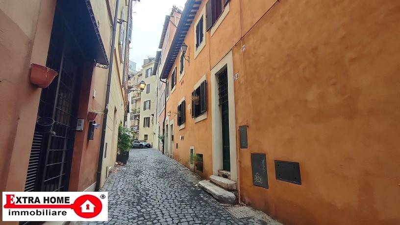 casa indipendente in affitto a Roma in zona Parione/Sant'Eustachio