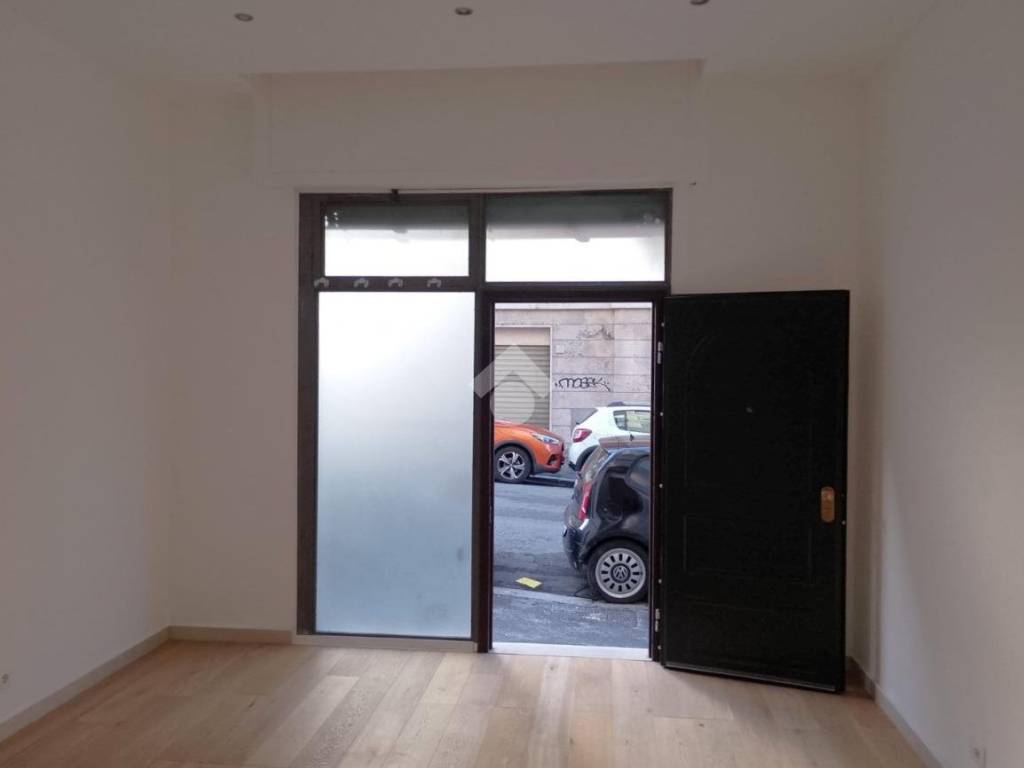 negozio in affitto a Roma in zona Appio Latino