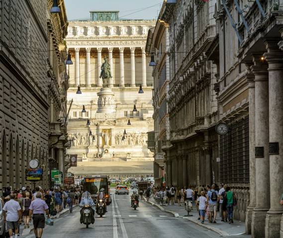negozio in affitto a Roma in zona Trevi-Colonna