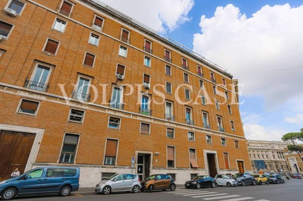 locale commerciale in affitto a Roma in zona Rione Prati