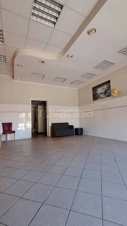 negozio in affitto a Roma in zona Osteria Nuova