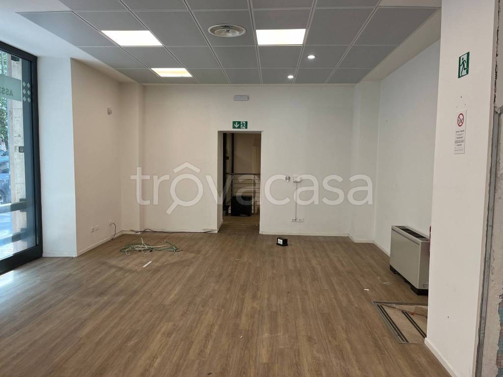 negozio in affitto a Roma in zona Appio Latino