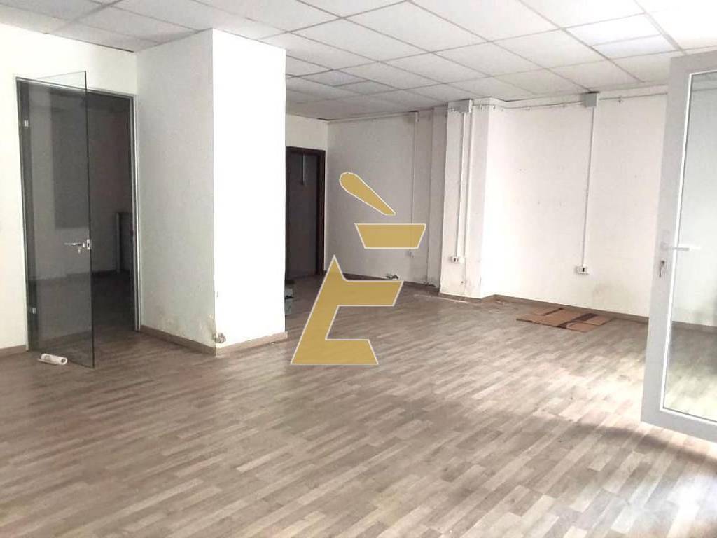 locale commerciale in affitto a Roma in zona Tuscolano