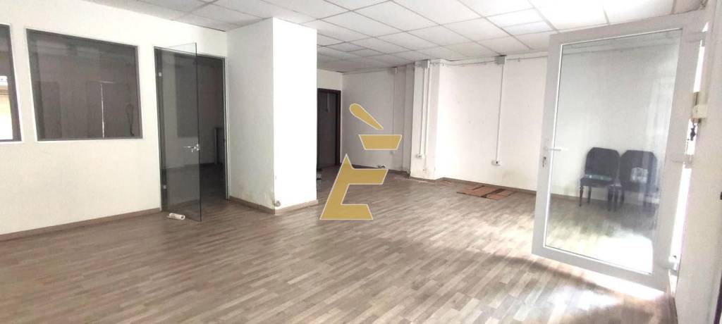 locale commerciale in affitto a Roma in zona Tuscolano