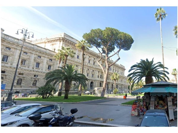 negozio in affitto a Roma in zona Rione Prati
