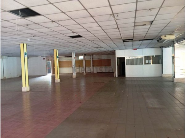 locale commerciale in affitto a Roma in zona Appio Pignatelli