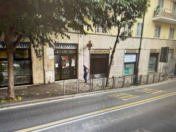 negozio in affitto a Roma in zona Rione Monti/Campitelli