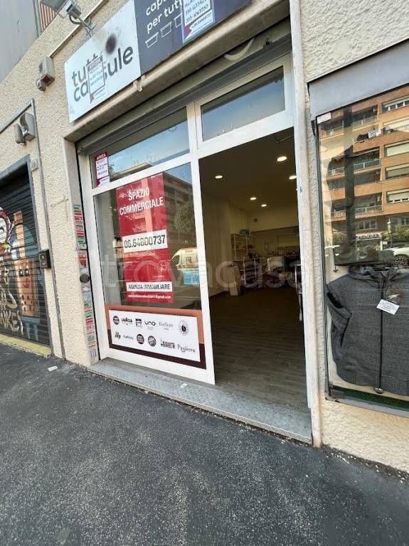 negozio in affitto a Roma in zona Appio Claudio