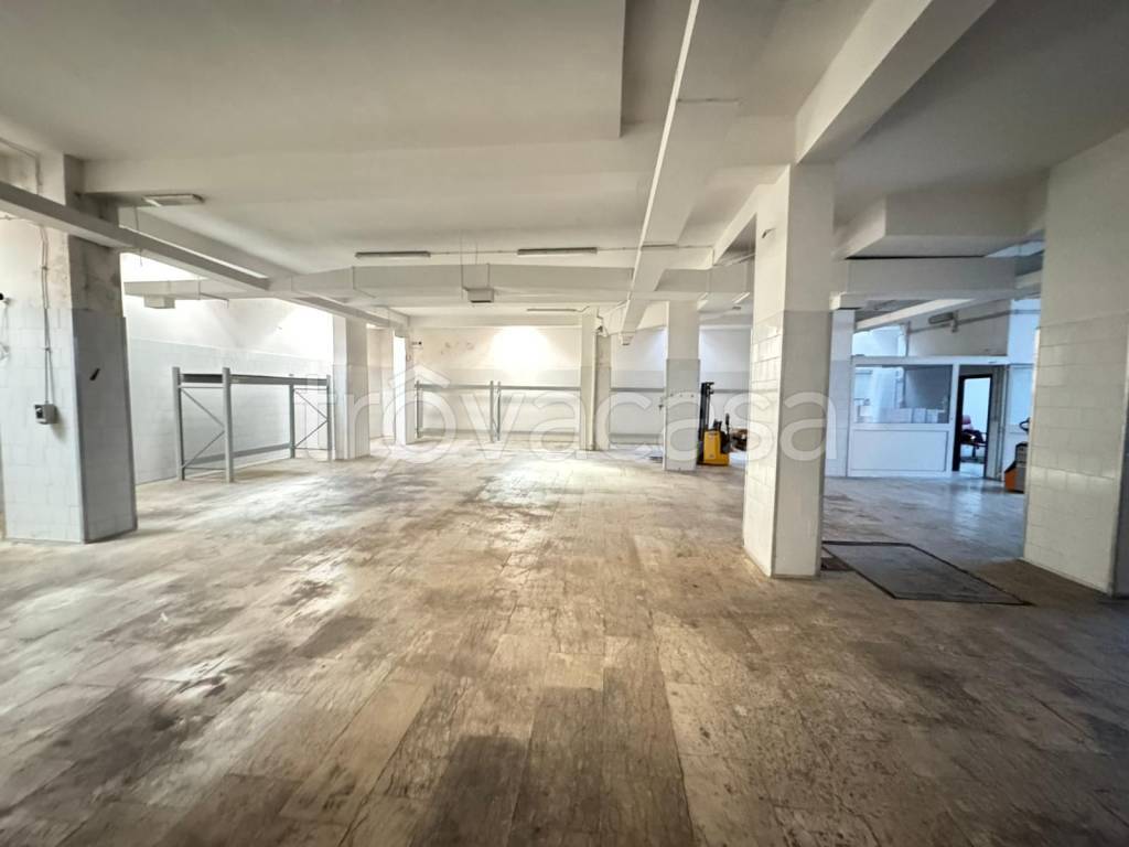 negozio in affitto a Roma in zona Torre Angela