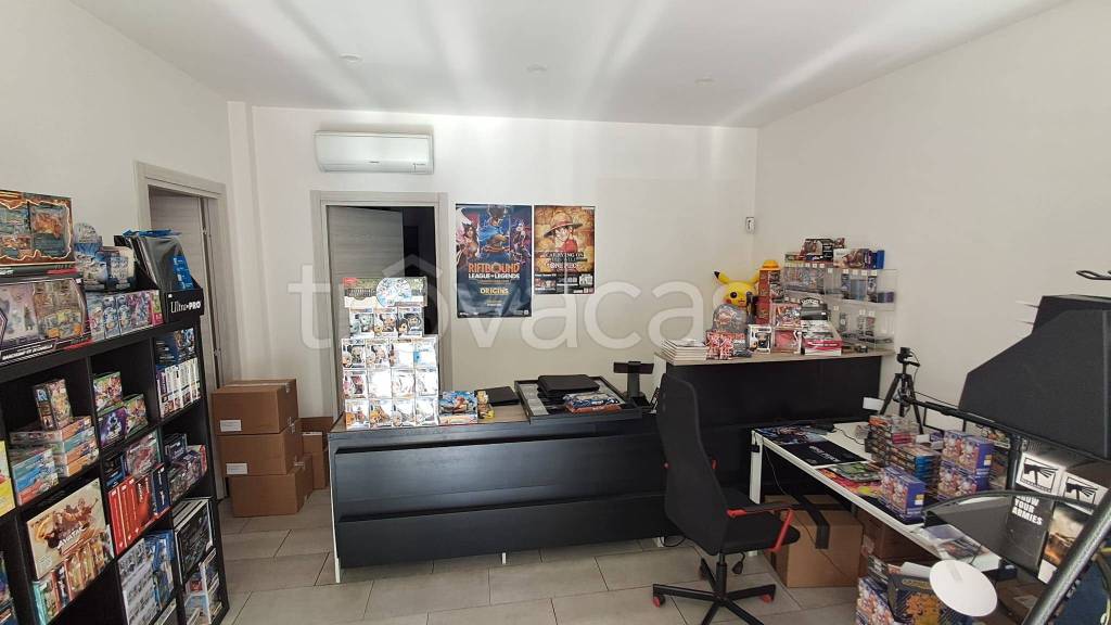 negozio in affitto a Roma in zona Appio Claudio