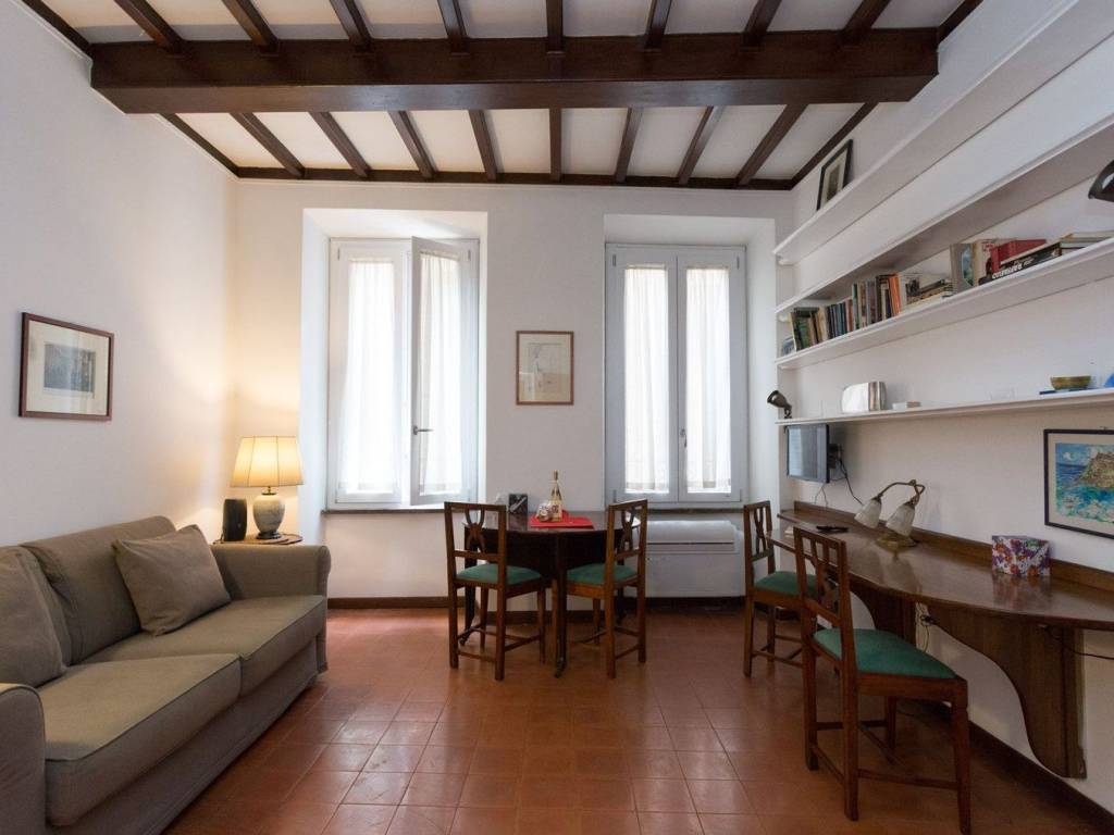 appartamento in affitto a Roma in zona Rione Regola