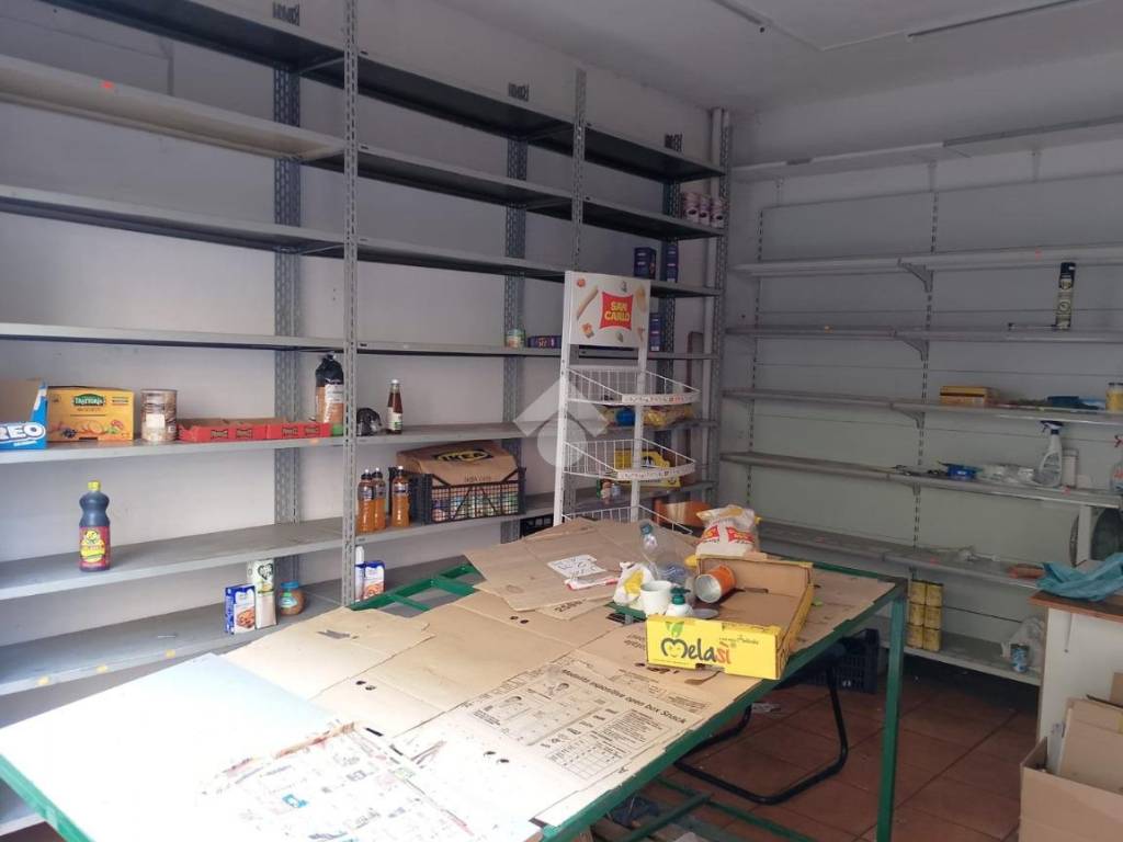negozio in affitto a Roma in zona Tuscolano