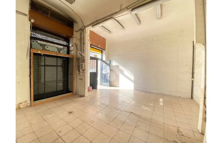 negozio in affitto a Roma in zona Tuscolano