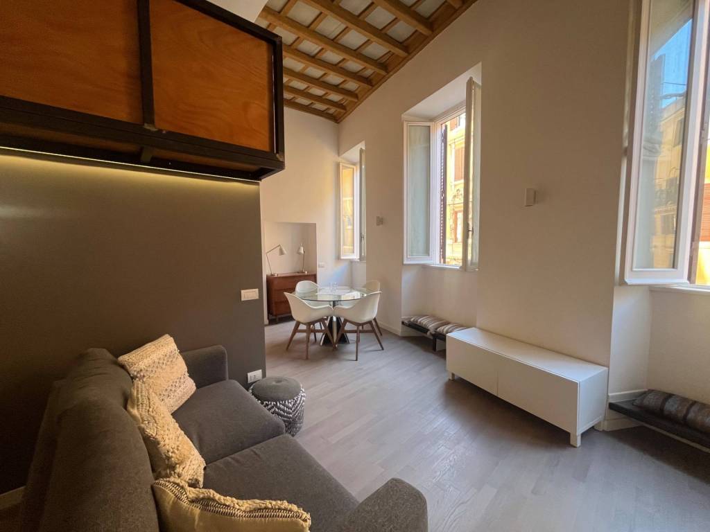 appartamento in affitto a Roma in zona Trevi-Colonna