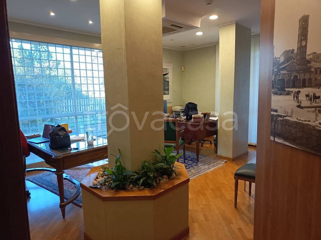 ufficio in affitto a Roma in zona Torrino