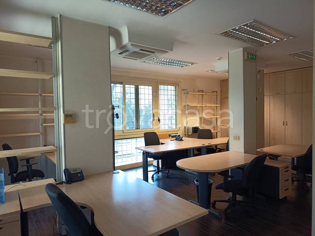 ufficio in affitto a Roma in zona Torrino