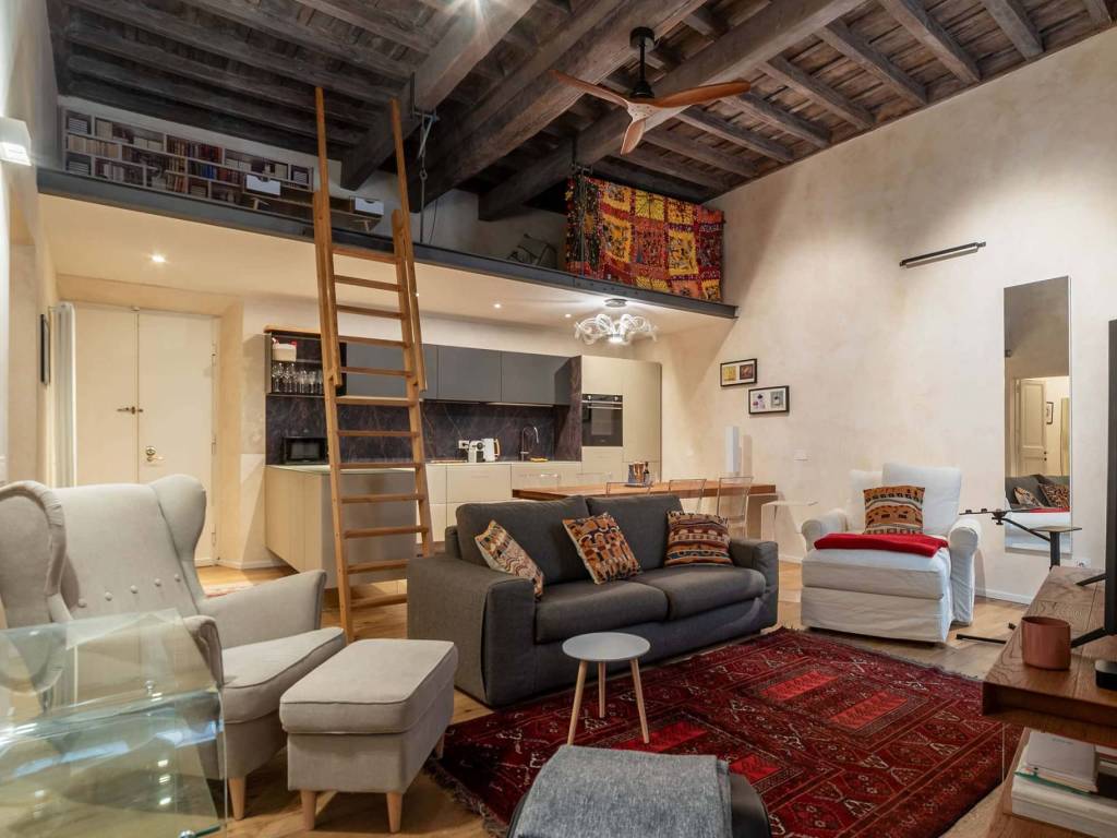 appartamento in affitto a Roma in zona Trevi-Colonna