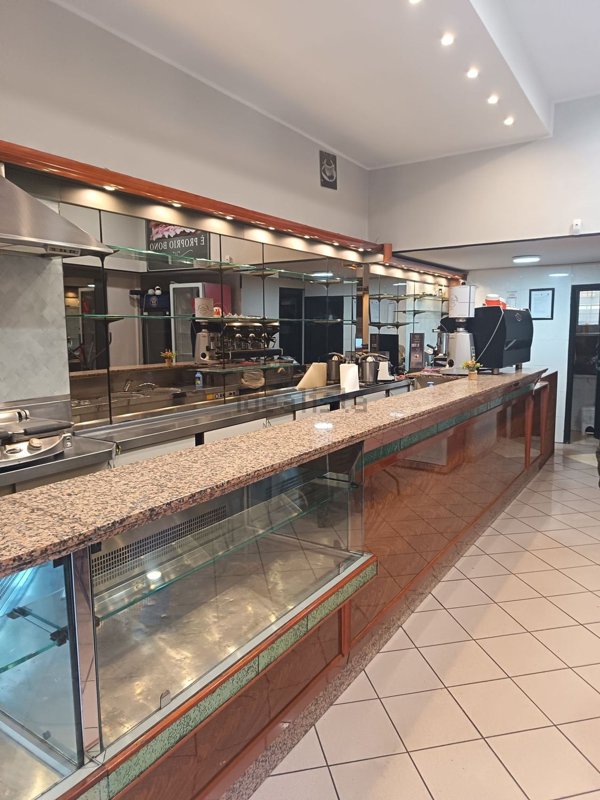 negozio in affitto a Roma in zona Castro Pretorio