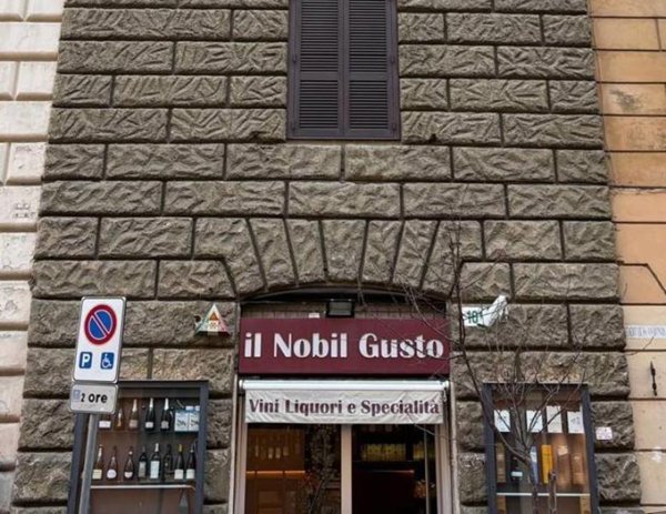 locale commerciale in affitto a Roma in zona Rione Prati