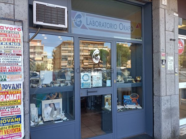 locale commerciale in affitto a Roma in zona Ostia