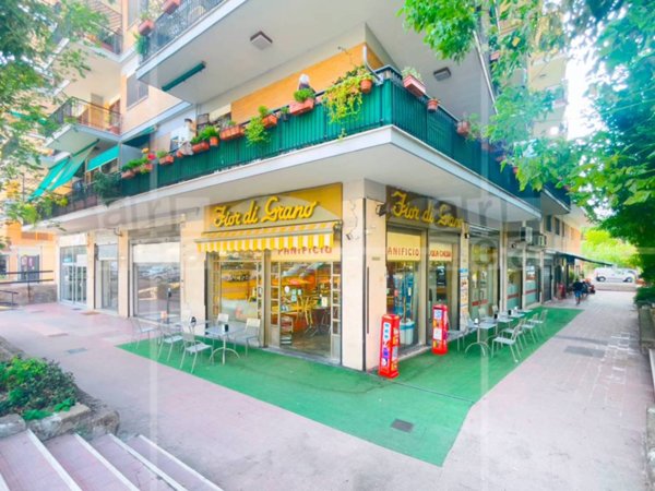 negozio in affitto a Roma