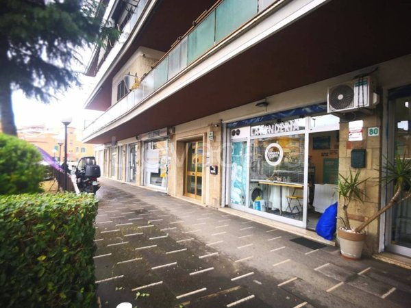 negozio in affitto a Roma in zona Primavalle