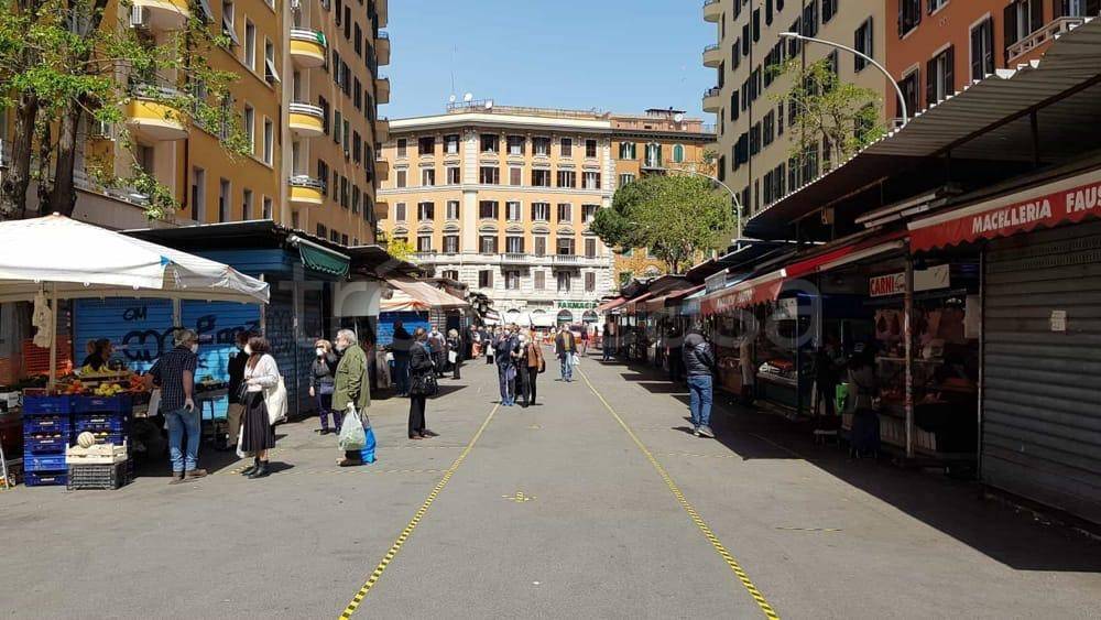 negozio in affitto a Roma in zona Appio Latino