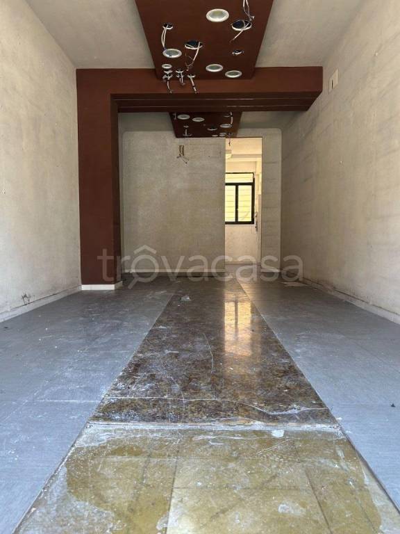 negozio in affitto a Roma in zona Cinecittà