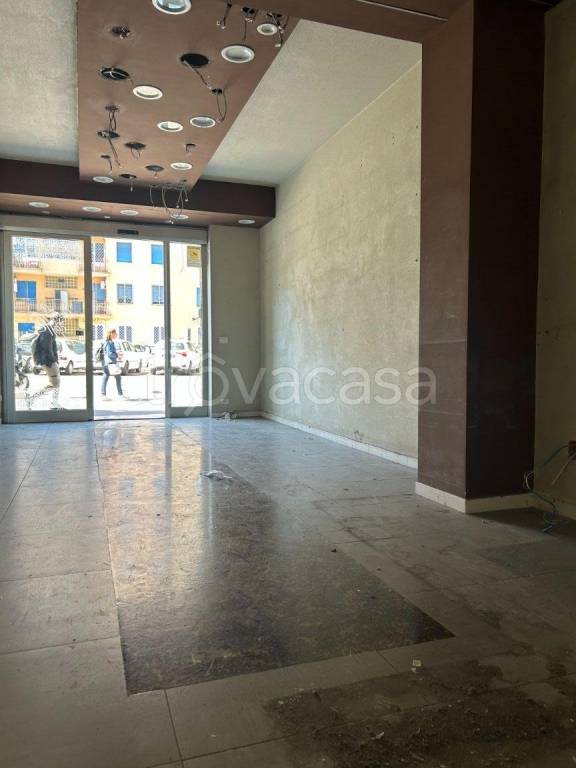 negozio in affitto a Roma in zona Cinecittà