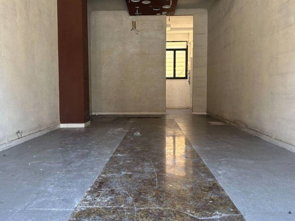 negozio in affitto a Roma in zona Cinecittà