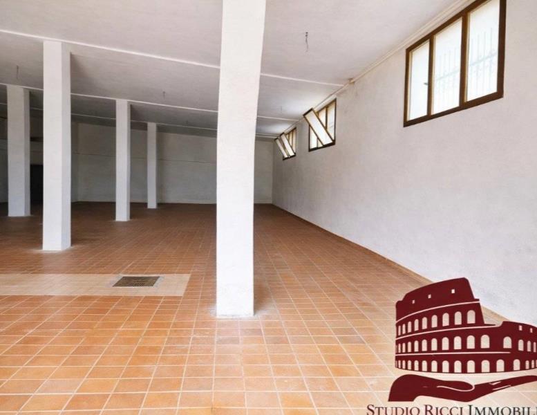 locale commerciale in affitto a Roma in zona Casal Morena