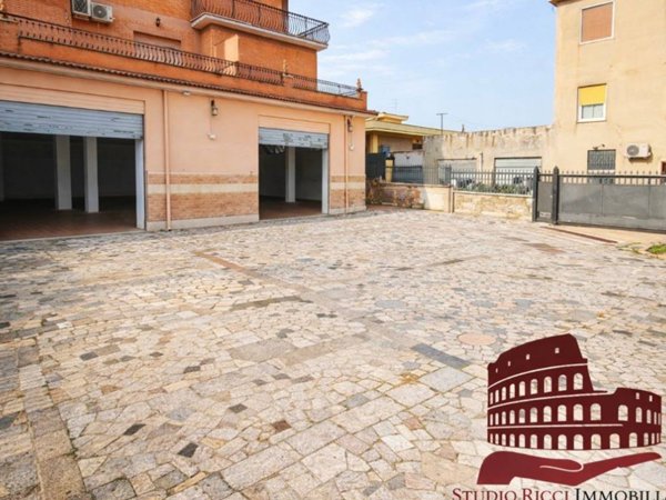 locale commerciale in affitto a Roma in zona Casal Morena