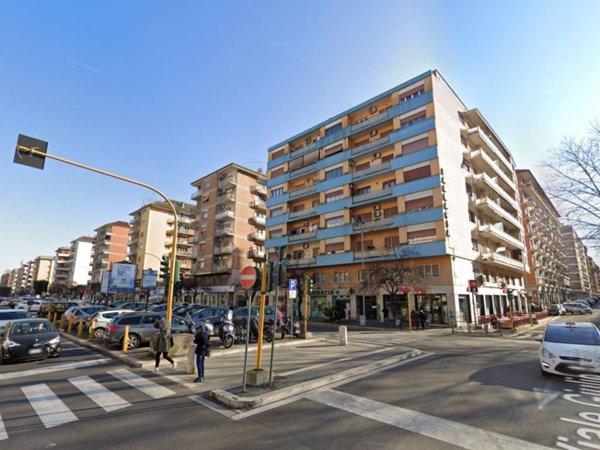 negozio in affitto a Roma in zona Cinecittà