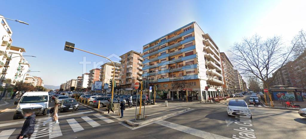 negozio in affitto a Roma in zona Cinecittà