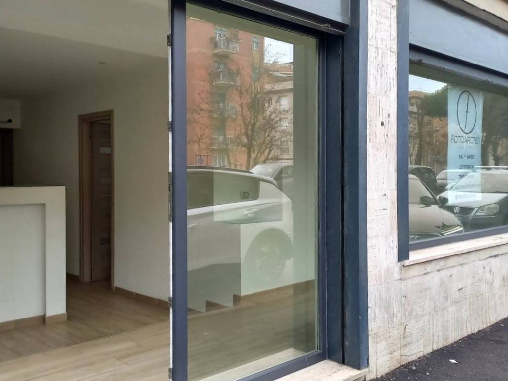 negozio in affitto a Roma in zona Ostia