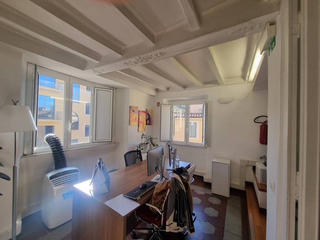 ufficio in affitto a Roma in zona Pigna - Sant'Angelo