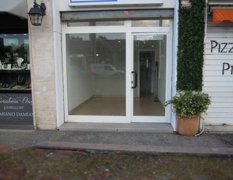 negozio in affitto a Roma in zona Monte Sacro/Talenti