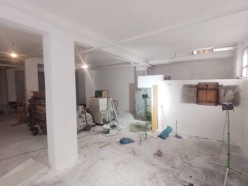negozio in affitto a Roma in zona Torre Angela