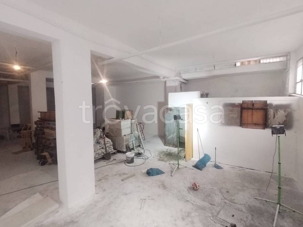 negozio in affitto a Roma in zona Torre Angela