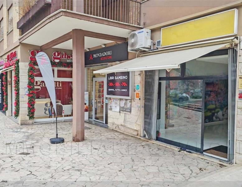 negozio in affitto a Roma in zona Torrevecchia