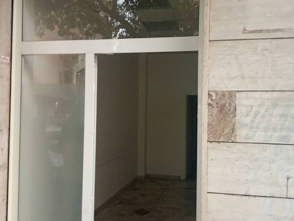 negozio in affitto a Roma in zona Castel Fusano