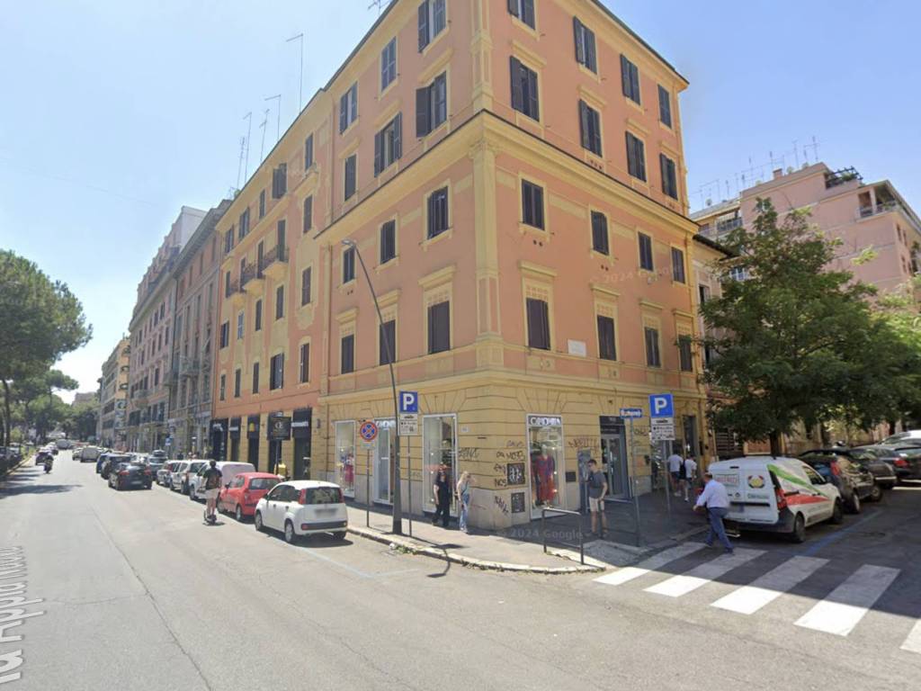negozio in affitto a Roma
