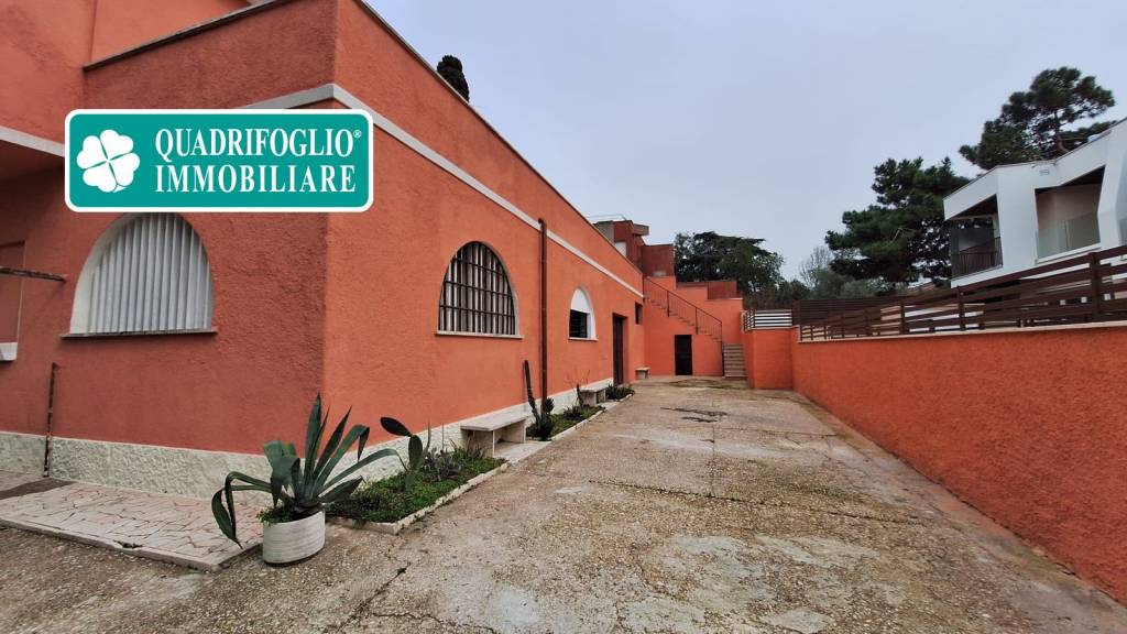 negozio in affitto a Roma in zona Tuscolano