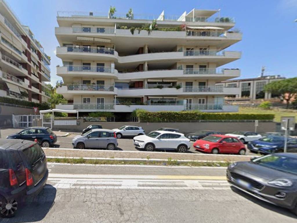 locale commerciale in affitto a Roma in zona Torrino