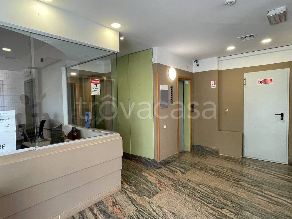 negozio in affitto a Roma in zona Colle del Sole