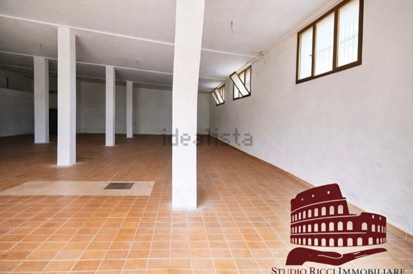 locale di sgombero in affitto a Roma in zona Casal Morena