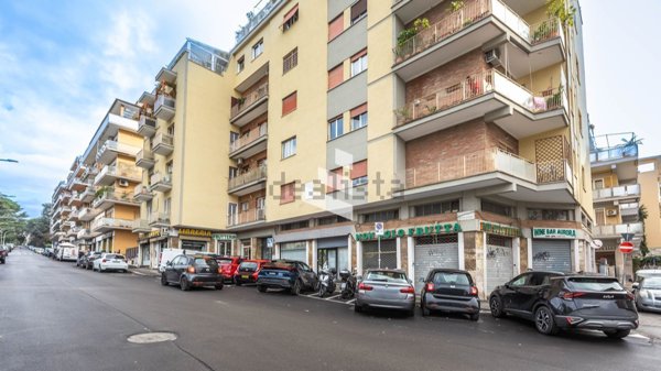 locale commerciale in affitto a Roma