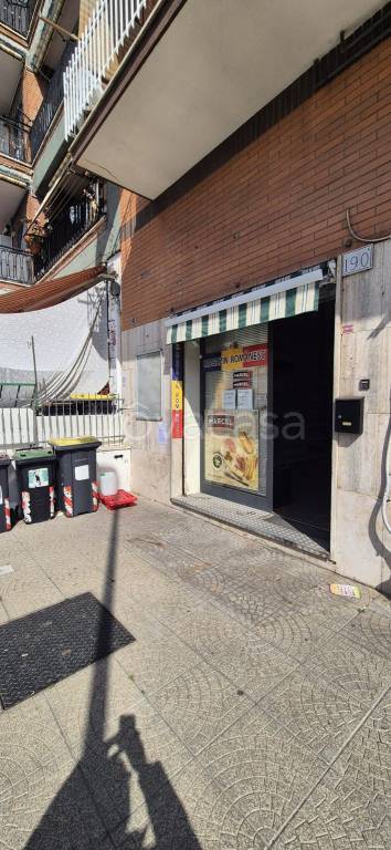 negozio in affitto a Roma in zona Torre Angela